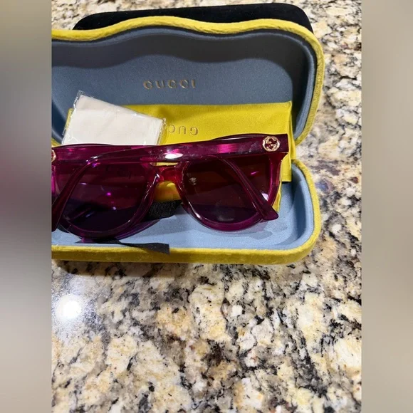 Gucci Fuchsia Sunglasses for Women - Picture 3 of 7